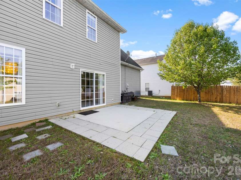 624 Cliffs Inn Circle, Charlotte, NC 28214.  MLS# CAR4361667, YatesRealty ID 29990. 