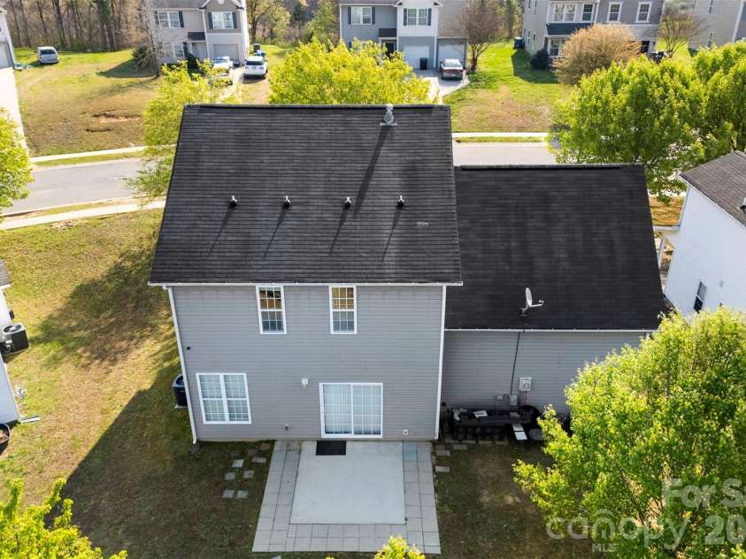 624 Cliffs Inn Circle, Charlotte, NC 28214.  MLS# CAR4361667, YatesRealty ID 29990. 