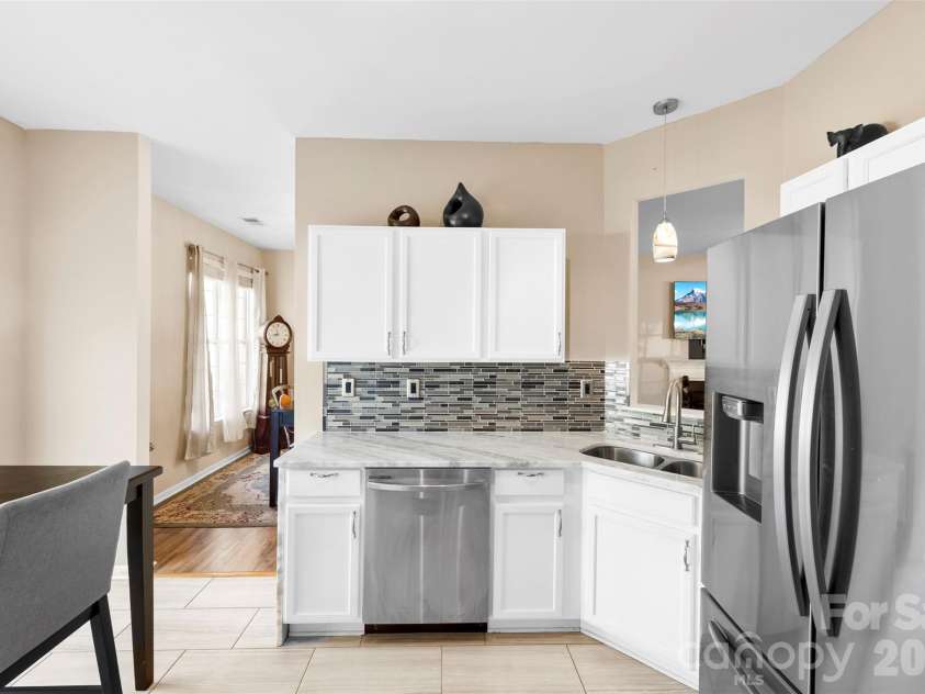 624 Cliffs Inn Circle, Charlotte, NC 28214.  MLS# CAR4361667, YatesRealty ID 29990. Kitchen