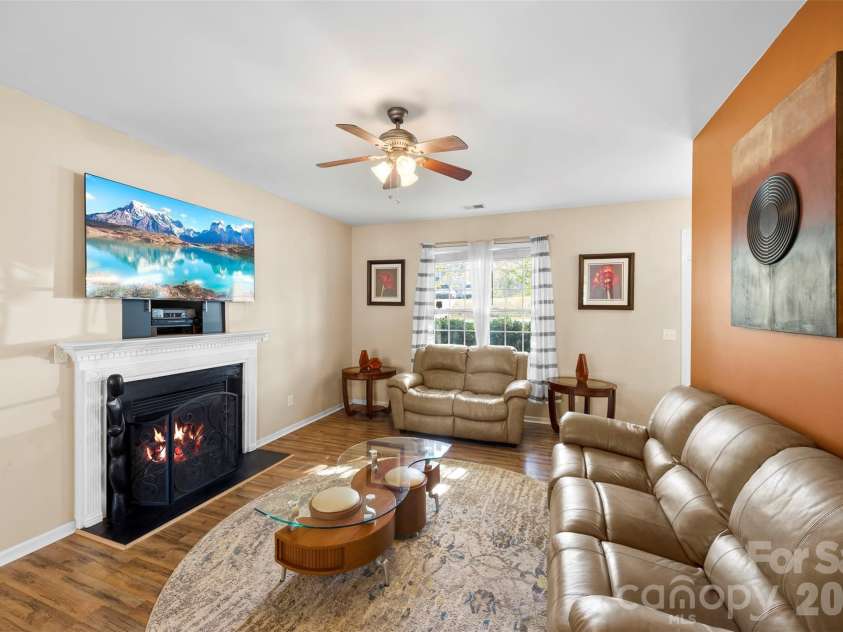624 Cliffs Inn Circle, Charlotte, NC 28214.  MLS# CAR4361667, YatesRealty ID 29990. Living room