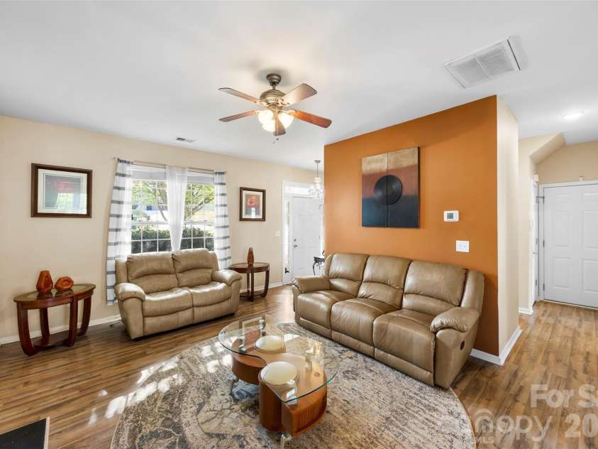 624 Cliffs Inn Circle, Charlotte, NC 28214.  MLS# CAR4361667, YatesRealty ID 29990. Living room