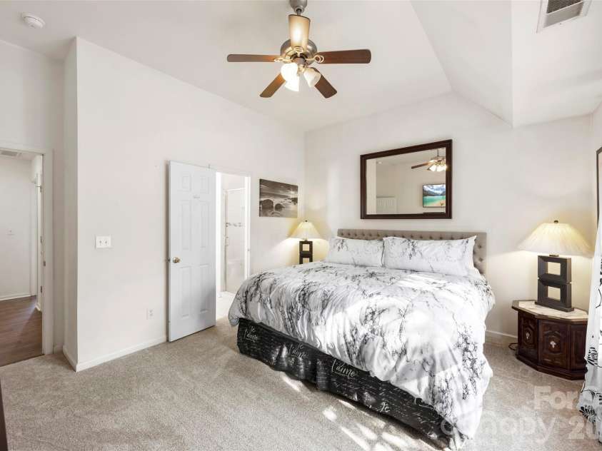 624 Cliffs Inn Circle, Charlotte, NC 28214.  MLS# CAR4361667, YatesRealty ID 29990. Primary bedroom