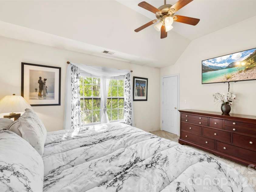 624 Cliffs Inn Circle, Charlotte, NC 28214.  MLS# CAR4361667, YatesRealty ID 29990. Primary bedroom