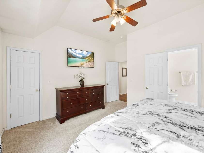 624 Cliffs Inn Circle, Charlotte, NC 28214.  MLS# CAR4361667, YatesRealty ID 29990. Primary bedroom