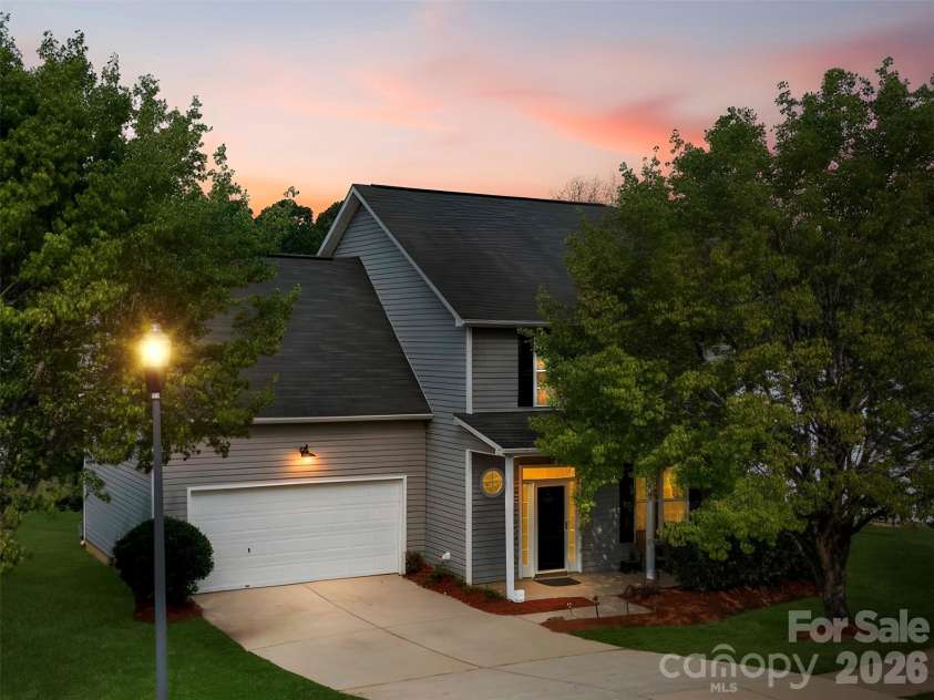 624 Cliffs Inn Circle, Charlotte, NC 28214.  MLS# CAR4361667, YatesRealty ID 29990. Welcome to 624 Cliffs Inn Circle!