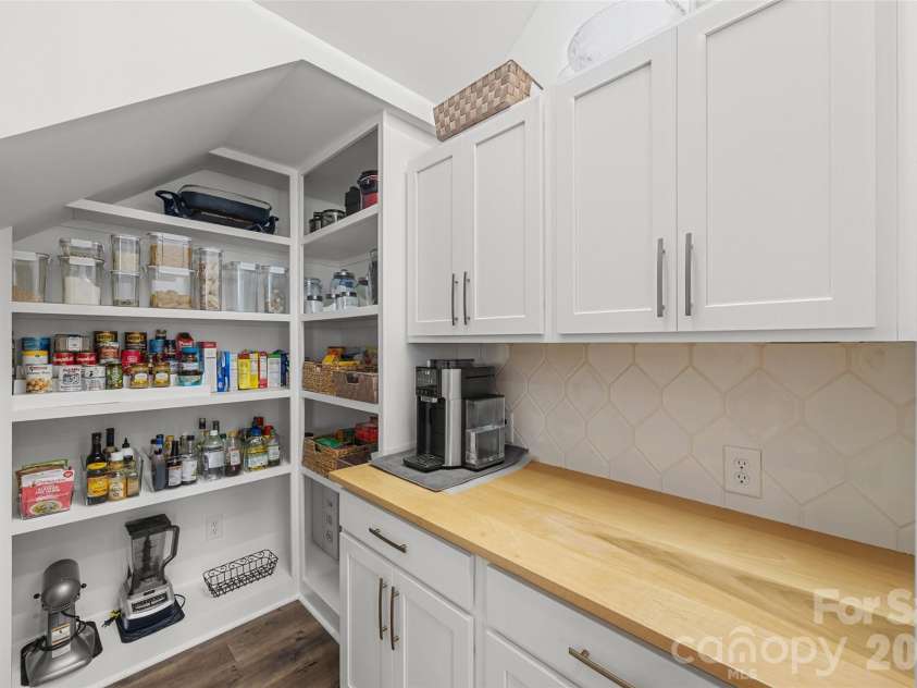 16016 Tulloch Road, Charlotte, NC 28278.  MLS# CAR4363185, YatesRealty ID 29991. 