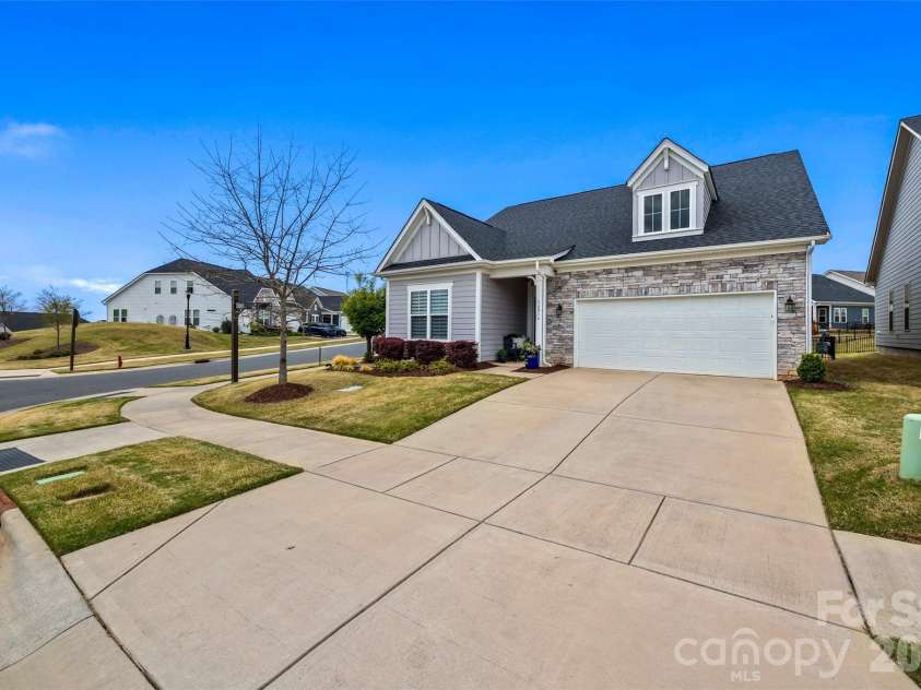 16016 Tulloch Road, Charlotte, NC 28278.  MLS# CAR4363185, YatesRealty ID 29991. 