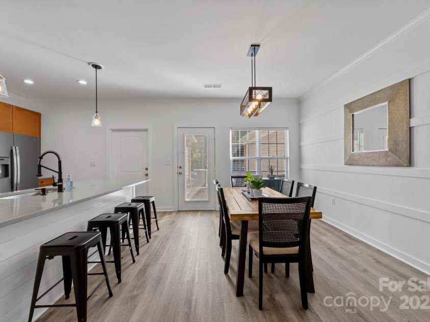 929 Central Park Circle, Davidson, NC 28036.  MLS# CAR4283985, YatesRealty ID 29992. Dining area with ample space for seating 6
