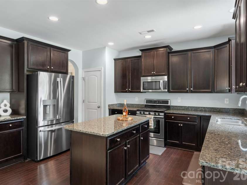 975 Rock Forest Way, Fort Mill, SC 29707.  MLS# CAR4363438, YatesRealty ID 29992. 