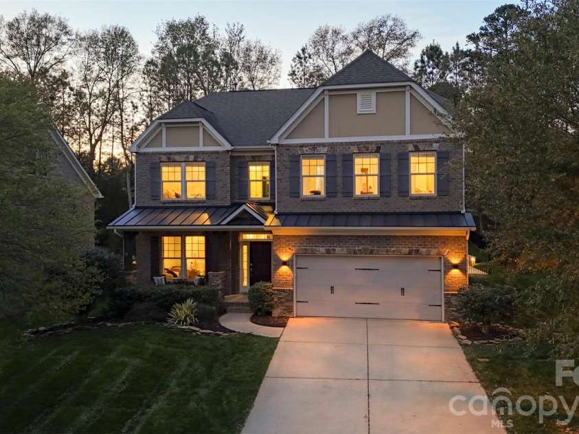 975 Rock Forest Way, Fort Mill, SC 29707.  MLS# CAR4363438, YatesRealty ID 29992. 