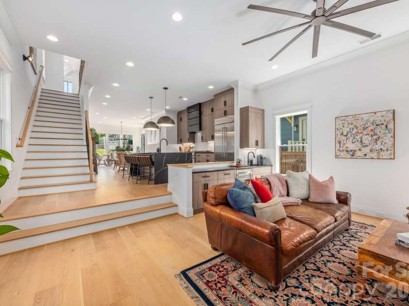 313 Solomon Street, Charlotte, NC 28216.  MLS# CAR4370384, YatesRealty ID 29993. 