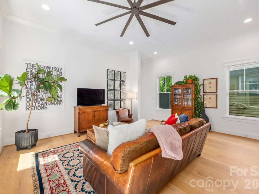 313 Solomon Street, Charlotte, NC 28216.  MLS# CAR4370384, YatesRealty ID 29993. 
