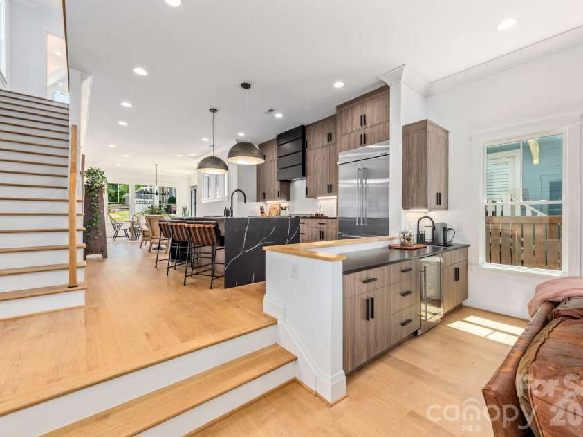 313 Solomon Street, Charlotte, NC 28216.  MLS# CAR4370384, YatesRealty ID 29993. 