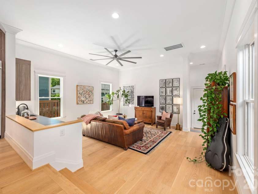 313 Solomon Street, Charlotte, NC 28216.  MLS# CAR4370384, YatesRealty ID 29993. 
