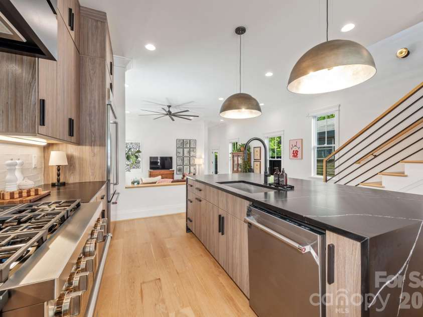 313 Solomon Street, Charlotte, NC 28216.  MLS# CAR4370384, YatesRealty ID 29993. 