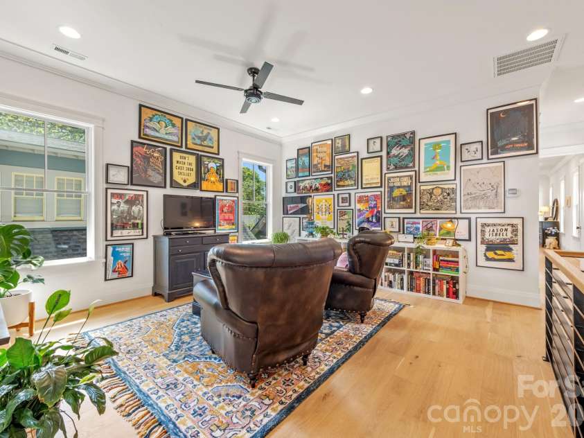 313 Solomon Street, Charlotte, NC 28216.  MLS# CAR4370384, YatesRealty ID 29993. 