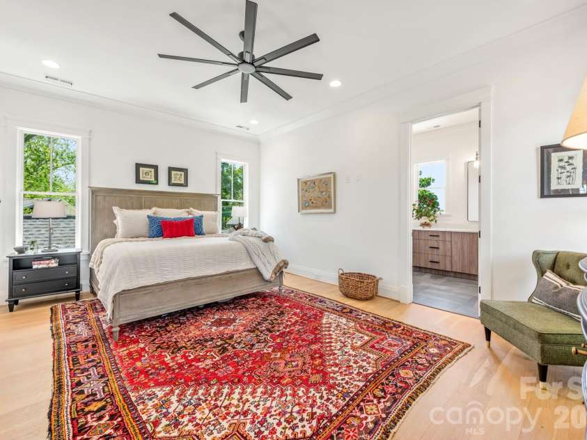 313 Solomon Street, Charlotte, NC 28216.  MLS# CAR4370384, YatesRealty ID 29993. 