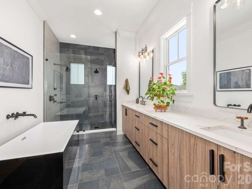 313 Solomon Street, Charlotte, NC 28216.  MLS# CAR4370384, YatesRealty ID 29993. 