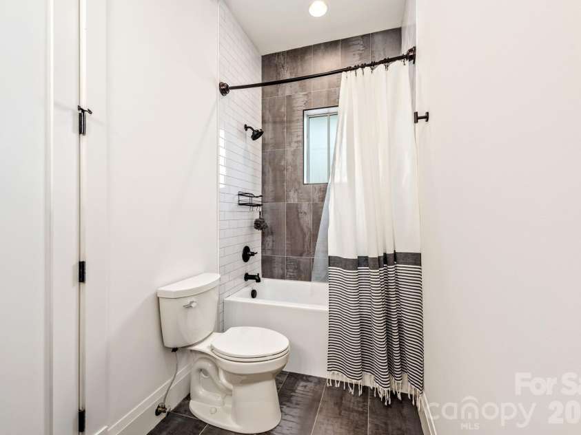 313 Solomon Street, Charlotte, NC 28216.  MLS# CAR4370384, YatesRealty ID 29993. 