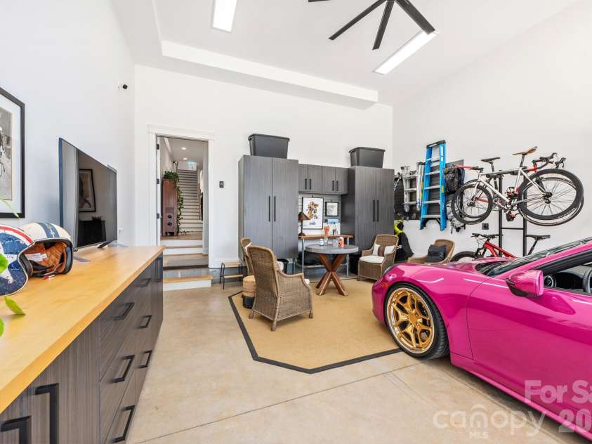 313 Solomon Street, Charlotte, NC 28216.  MLS# CAR4370384, YatesRealty ID 29993. 
