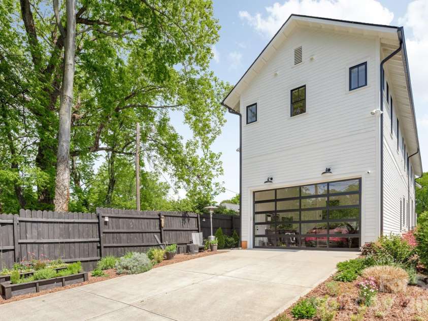313 Solomon Street, Charlotte, NC 28216.  MLS# CAR4370384, YatesRealty ID 29993. 