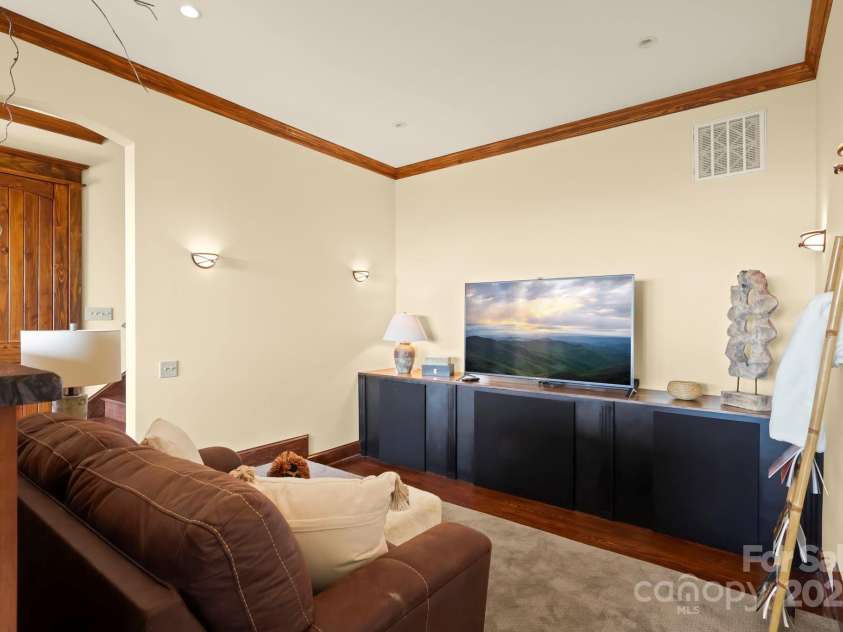 148 Shuck Pen Ridge Road, Vilas, NC 28692.  MLS# CAR4278643, YatesRealty ID 29994. 