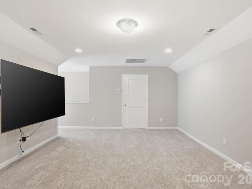 5032 Lydney Circle, Waxhaw, NC 28173.  MLS# CAR4371044, YatesRealty ID 29994. Loft space