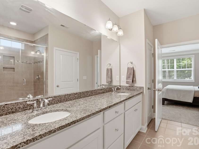 5032 Lydney Circle, Waxhaw, NC 28173.  MLS# CAR4371044, YatesRealty ID 29994. Primary bath w granite counters
