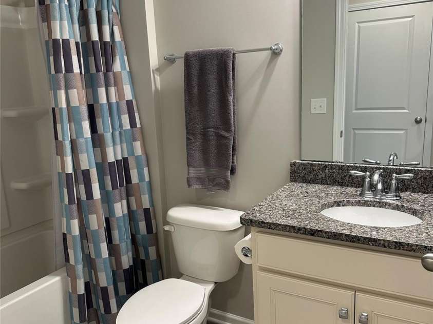 5032 Lydney Circle, Waxhaw, NC 28173.  MLS# CAR4371044, YatesRealty ID 29994. Upstairs full bath