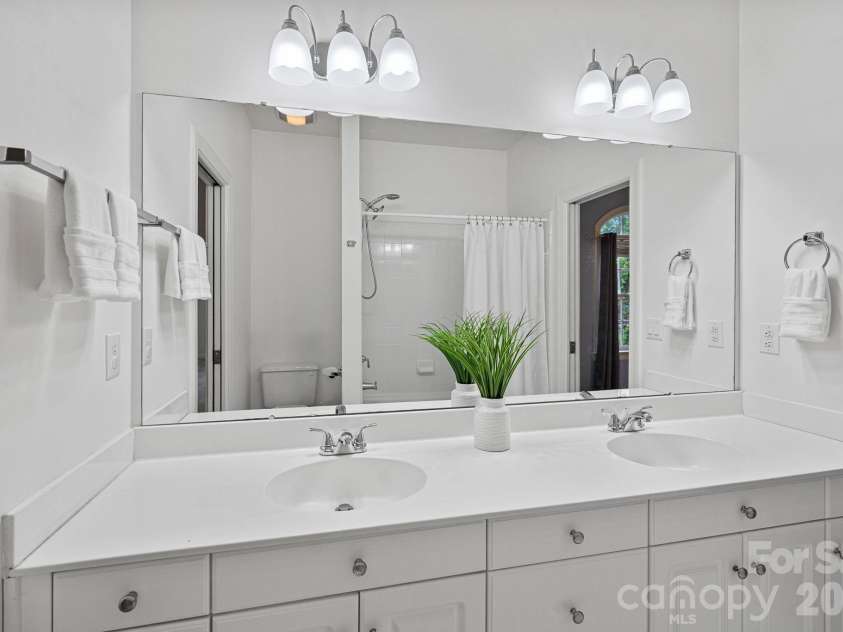 16110 Covington Point Lane, Huntersville, NC 28078.  MLS# CAR4376661, YatesRealty ID 29995. 