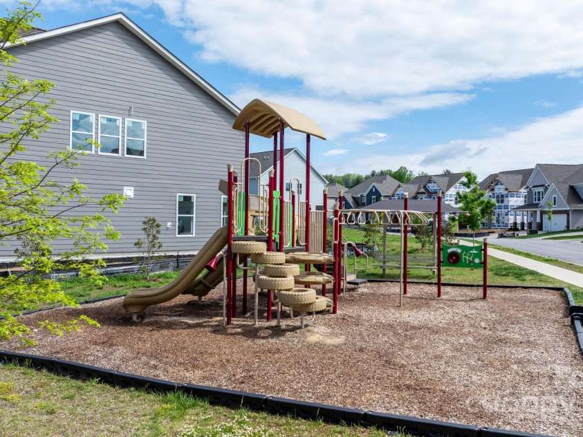 67 Thornberry Road, Hendersonville, NC 28792.  MLS# CAR4252983, YatesRealty ID 29995. 