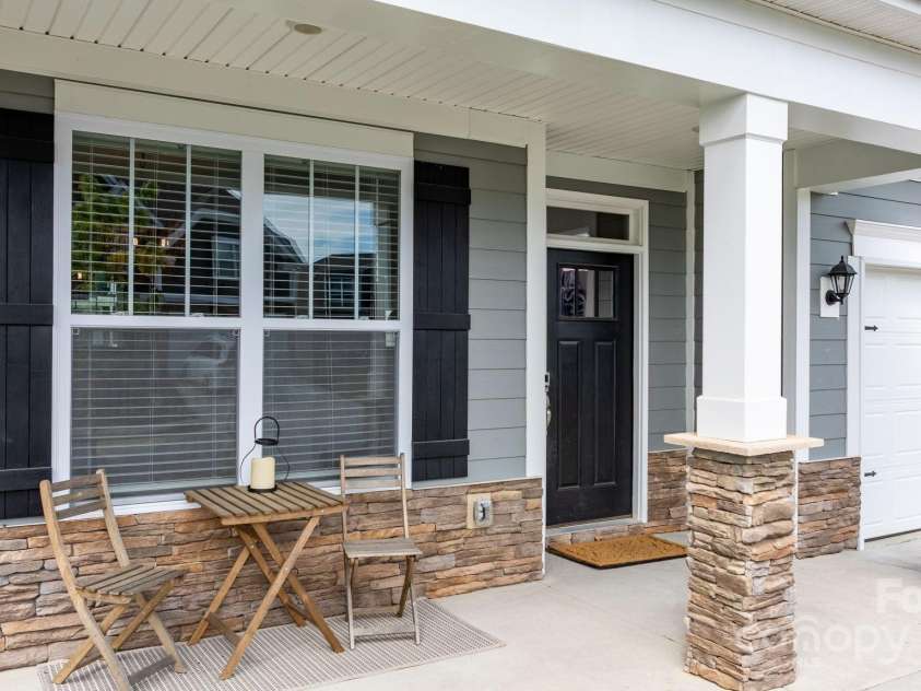 67 Thornberry Road, Hendersonville, NC 28792.  MLS# CAR4252983, YatesRealty ID 29995. 