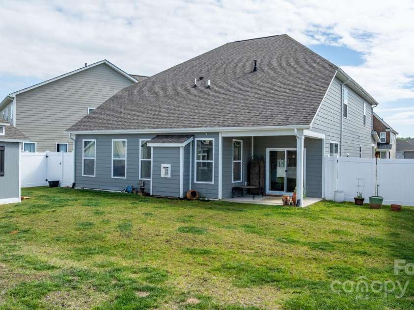 67 Thornberry Road, Hendersonville, NC 28792.  MLS# CAR4252983, YatesRealty ID 29995. 