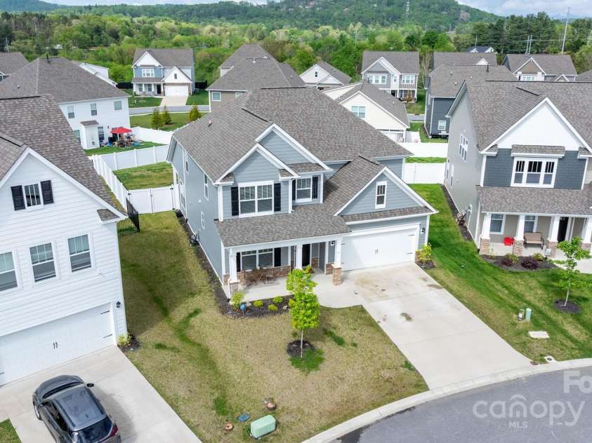 67 Thornberry Road, Hendersonville, NC 28792.  MLS# CAR4252983, YatesRealty ID 29995. 