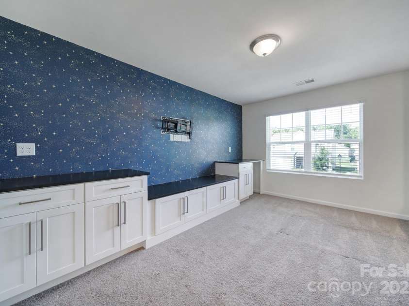 2036 Everly Drive, Charlotte, NC 28215.  MLS# CAR4286143, YatesRealty ID 29997. 