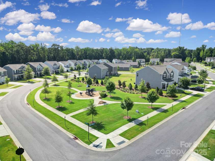2036 Everly Drive, Charlotte, NC 28215.  MLS# CAR4286143, YatesRealty ID 29997. 
