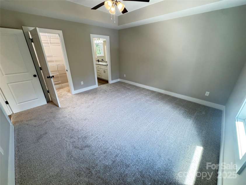 409 Scarlett Oak Court, Lenoir, NC 28645.  MLS# CAR4287445, YatesRealty ID 29998. 