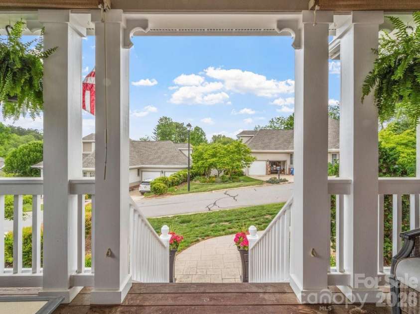 6 Creekside Way, Asheville, NC 28804.  MLS# CAR4379945, YatesRealty ID 29998. 