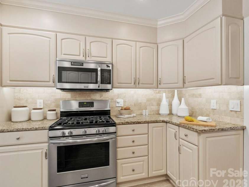 6 Creekside Way, Asheville, NC 28804.  MLS# CAR4379945, YatesRealty ID 29998. 