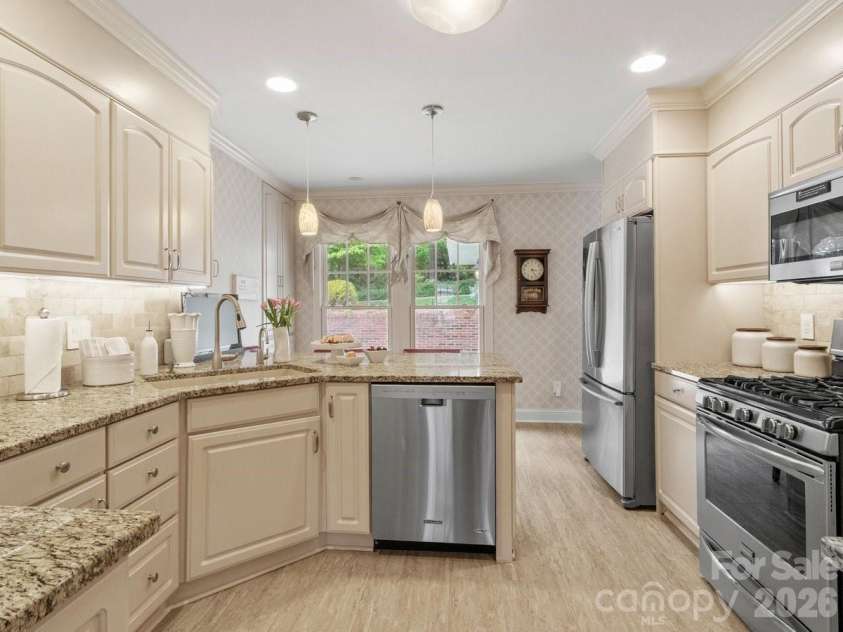 6 Creekside Way, Asheville, NC 28804.  MLS# CAR4379945, YatesRealty ID 29998. 
