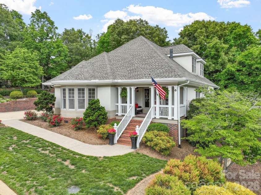 6 Creekside Way, Asheville, NC 28804.  MLS# CAR4379945, YatesRealty ID 29998. 