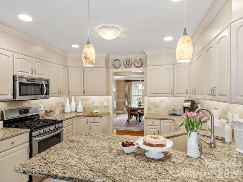 6 Creekside Way, Asheville, NC 28804.  MLS# CAR4379945, YatesRealty ID 29998. Updated Kitchen