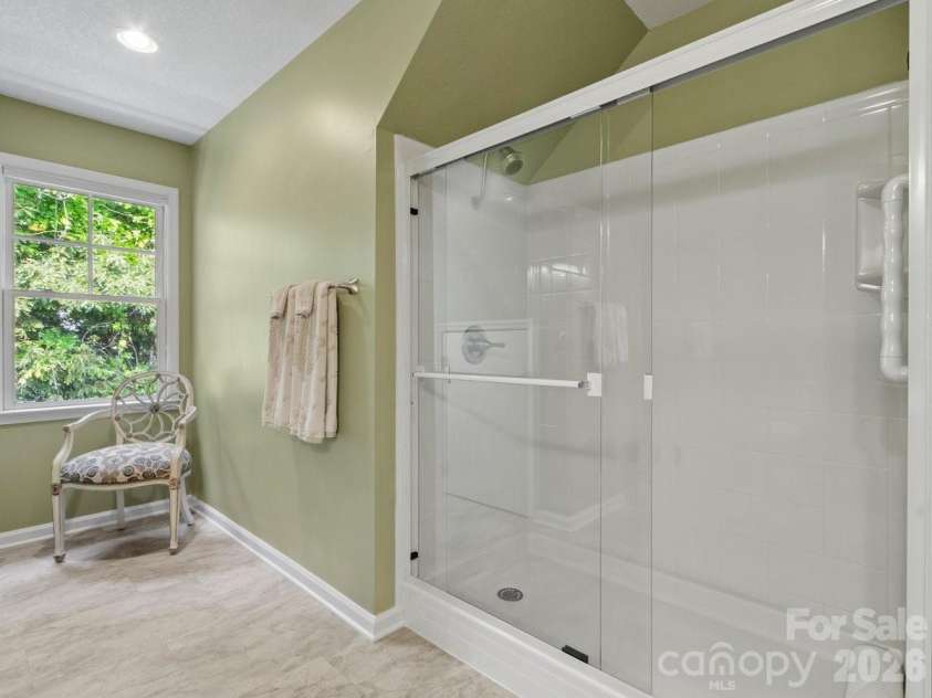 6 Creekside Way, Asheville, NC 28804.  MLS# CAR4379945, YatesRealty ID 29998. Upper Level Full Bath
