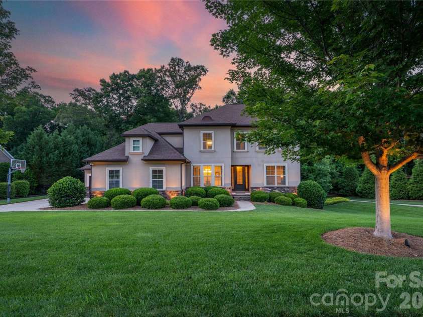 7111 Yellowhorn Trail, Waxhaw, NC 28173.  MLS# CAR4383370, YatesRealty ID 30000. 