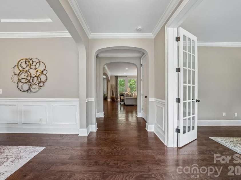7111 Yellowhorn Trail, Waxhaw, NC 28173.  MLS# CAR4383370, YatesRealty ID 30000. Arched Throughways, Crown Molding