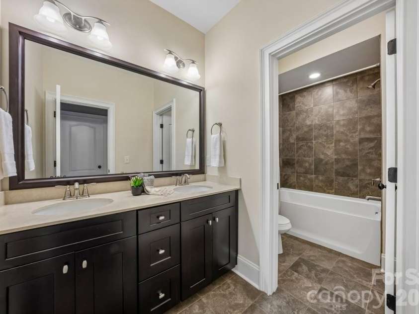 7111 Yellowhorn Trail, Waxhaw, NC 28173.  MLS# CAR4383370, YatesRealty ID 30000. Full bath shared by bed 3 & 4