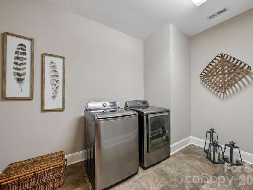7111 Yellowhorn Trail, Waxhaw, NC 28173.  MLS# CAR4383370, YatesRealty ID 30000. Large Main Floor Laundry