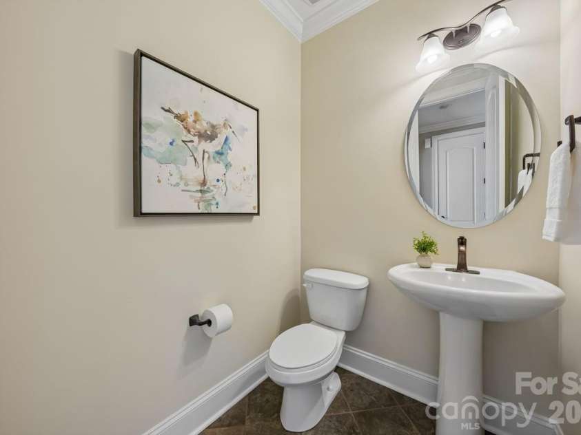 7111 Yellowhorn Trail, Waxhaw, NC 28173.  MLS# CAR4383370, YatesRealty ID 30000. Main Floor Half Bath