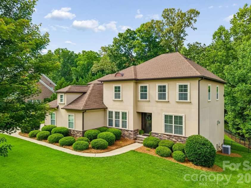 7111 Yellowhorn Trail, Waxhaw, NC 28173.  MLS# CAR4383370, YatesRealty ID 30000. Welcome Home