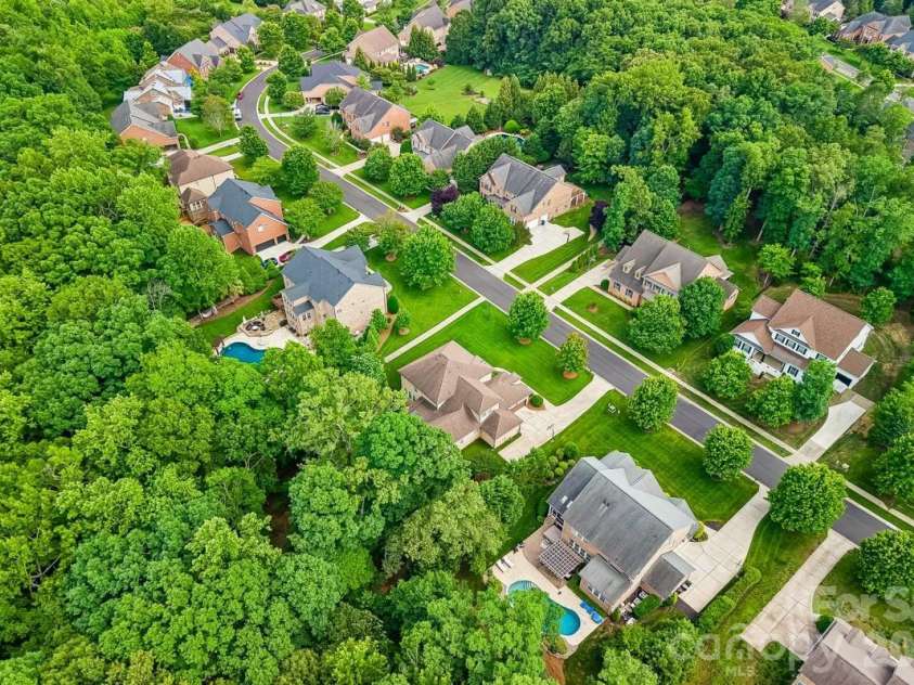 7111 Yellowhorn Trail, Waxhaw, NC 28173.  MLS# CAR4383370, YatesRealty ID 30000. Wooded & Private